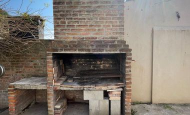 CASA 3 AMBIENTES EN ALQUILER LUJAN  RAMON FALCON 425