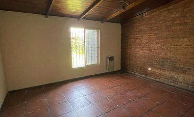 CASA 3 AMBIENTES EN ALQUILER LUJAN  RAMON FALCON 425