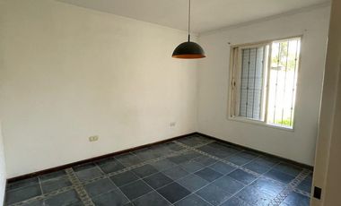 CASA 3 AMBIENTES EN ALQUILER LUJAN  RAMON FALCON 425