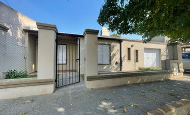 CASA 3 AMBIENTES EN ALQUILER LUJAN  RAMON FALCON 425