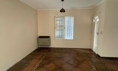 CASA 3 AMBIENTES EN ALQUILER LUJAN  RAMON FALCON 425