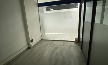 Alquilo Local Comercial / Oficina - Avenida Argentina 179 - Galería Jardín - Neuquén Capital