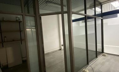Alquilo Local Comercial / Oficina - Avenida Argentina 179 - Galería Jardín - Neuquén Capital