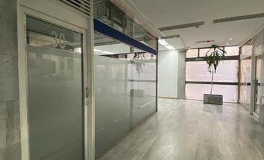Alquilo Local Comercial / Oficina - Avenida Argentina 179 - Galería Jardín - Neuquén Capital