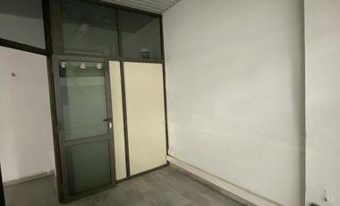 Alquilo Local Comercial / Oficina - Avenida Argentina 179 - Galería Jardín - Neuquén Capital