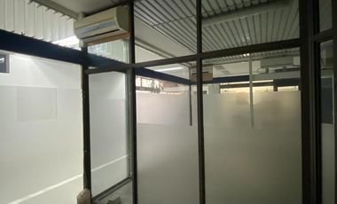 Alquilo Local Comercial / Oficina - Avenida Argentina 179 - Galería Jardín - Neuquén Capital