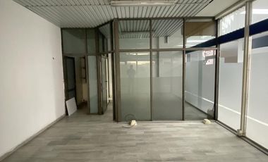 Alquilo Local Comercial / Oficina - Avenida Argentina 179 - Galería Jardín - Neuquén Capital