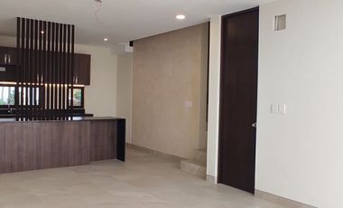 Townhouse Purana en renta en Temozón Norte - HI2408307