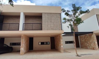 Townhouse Purana en renta en Temozón Norte - HI2408307