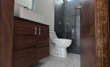 Amplia casa en VENTA en VALLE IMPERIAL