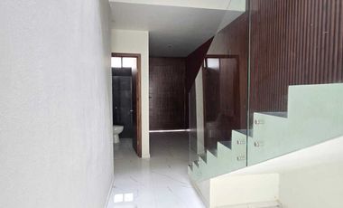 Amplia casa en VENTA en VALLE IMPERIAL