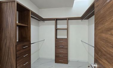 Amplia casa en VENTA en VALLE IMPERIAL