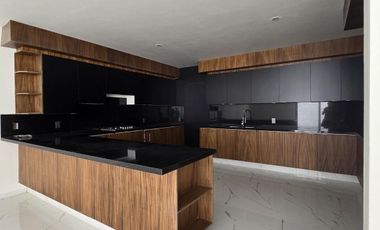 Amplia casa en VENTA en VALLE IMPERIAL