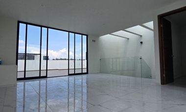 Amplia casa en VENTA en VALLE IMPERIAL