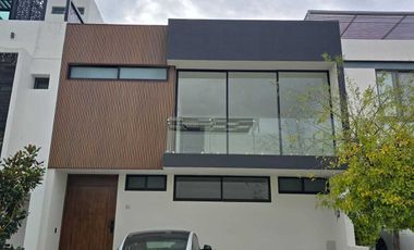 Amplia casa en VENTA en VALLE IMPERIAL