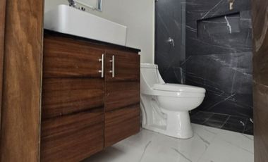 Amplia casa en VENTA en VALLE IMPERIAL
