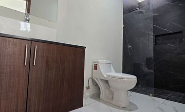 Amplia casa en VENTA en VALLE IMPERIAL