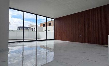 Amplia casa en VENTA en VALLE IMPERIAL