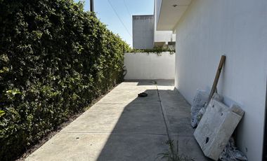 CASA EN RENTA EN LAS HADAS - ESCOBEDO