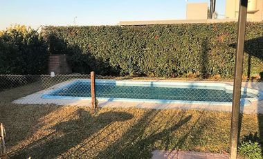 CASA EN VENTA O PERMUTA EN ACEQUIAS DEL AIRE ROLDAN