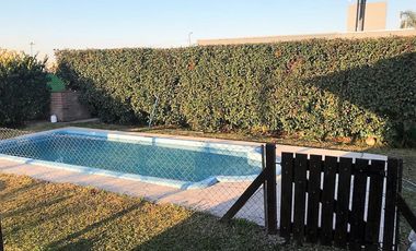 CASA EN VENTA O PERMUTA EN ACEQUIAS DEL AIRE ROLDAN