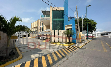 OFICINAS DE TRES NIVELES EN VENTA CON BODEGA DENTRO DEL  PUERTO PESQUERO