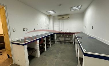 OFICINAS DE TRES NIVELES EN VENTA CON BODEGA DENTRO DEL  PUERTO PESQUERO