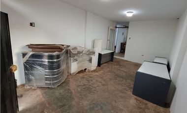 VILLA MARÍA DEL TRIUNFO - VENTA CASA CON COCHERA - ÁREA 128 m2