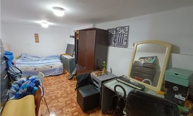 VILLA MARÍA DEL TRIUNFO - VENTA CASA CON COCHERA - ÁREA 128 m2