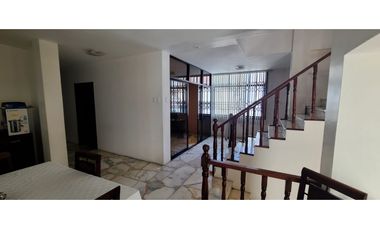 En Venta Casa y terreno sector  Flavio Reyes