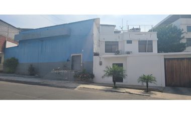 En Venta Casa y terreno sector  Flavio Reyes