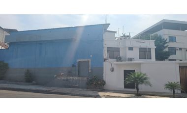 En Venta Casa y terreno sector  Flavio Reyes