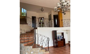 VILLA DE LAS FUENTES / 473M / 2 NIVELES / JACUZZI / 5 HABITAC