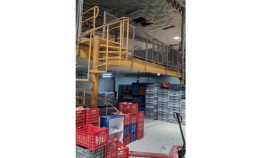 JUAN DIAZ / NEGOCIABLE / GALERA EN URB INDUSTRIAL / 4400 M2