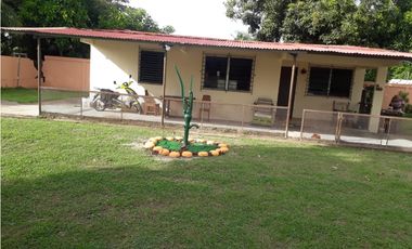 JUAN DIAZ / CASA DE ESQUINA CON ZONIFICACION COMERCIAL / 633m2 / 3 HAB