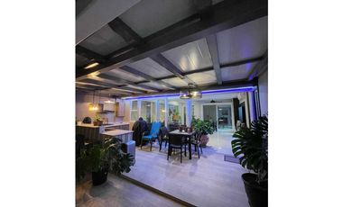 COSTA VERDE / ROLLING HILLS / 300m2 / 3 HABITA / CON DEPOSITO Y JARDN