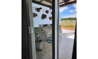 COSTA VERDE / ROLLING HILLS / 300m2 / 3 HABITA / CON DEPOSITO Y JARDN