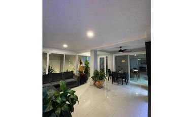 COSTA VERDE / ROLLING HILLS / 300m2 / 3 HABITA / CON DEPOSITO Y JARDN