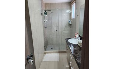COSTA VERDE / ROLLING HILLS / 300m2 / 3 HABITA / CON DEPOSITO Y JARDN