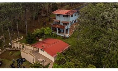 CERRO AZUL / FINCA CON 2 CABAÑAS TURISTICAS /  1,172 M2