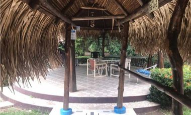 FINCA  CON  3 CASAS / A LA ORILLA DEL RIO / CHAME  / 5 HECTREAS