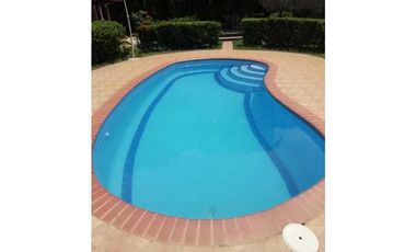 FINCA  CON  3 CASAS / A LA ORILLA DEL RIO / CHAME  / 5 HECTREAS