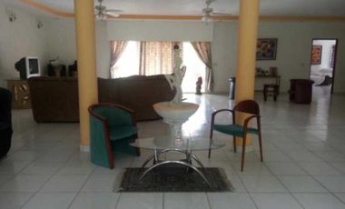 FINCA  CON  3 CASAS / A LA ORILLA DEL RIO / CHAME  / 5 HECTREAS