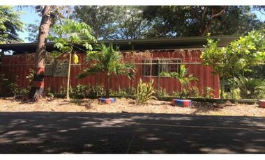 FINCA  CON  3 CASAS / A LA ORILLA DEL RIO / CHAME  / 5 HECTREAS