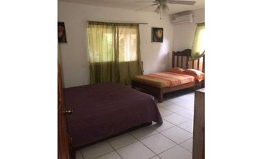 FINCA  CON  3 CASAS / A LA ORILLA DEL RIO / CHAME  / 5 HECTREAS