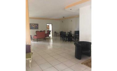 FINCA  CON  3 CASAS / A LA ORILLA DEL RIO / CHAME  / 5 HECTREAS