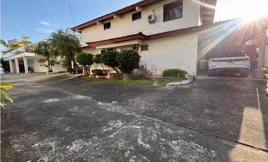CORONADO / CASA EN VILLA FRENTE AL MAR / 4 HABITACION / AMOBLADA