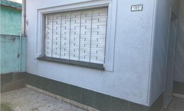 Lanza 151, entre Albarellos y Albarracín, Isidro Casanova