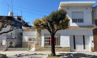 RAMON CARRILLO 6116, entre Cristianía y París, Isidro Casanova