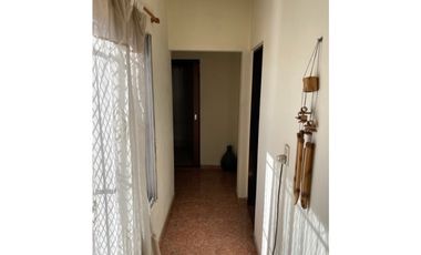 ISLAS MALVINAS 3524 e/Moldes y Canadá